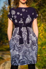 Load image into Gallery viewer, VeNove Knot dress with short kimono sleeves and lovely print