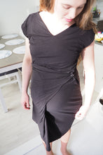 Load image into Gallery viewer, VeNove Black versatile maternity and nursing dress with kimono sleeves